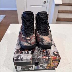 Jordan 10 Retro Desert Camo men size 7 / women’s 8 an excellent condition!